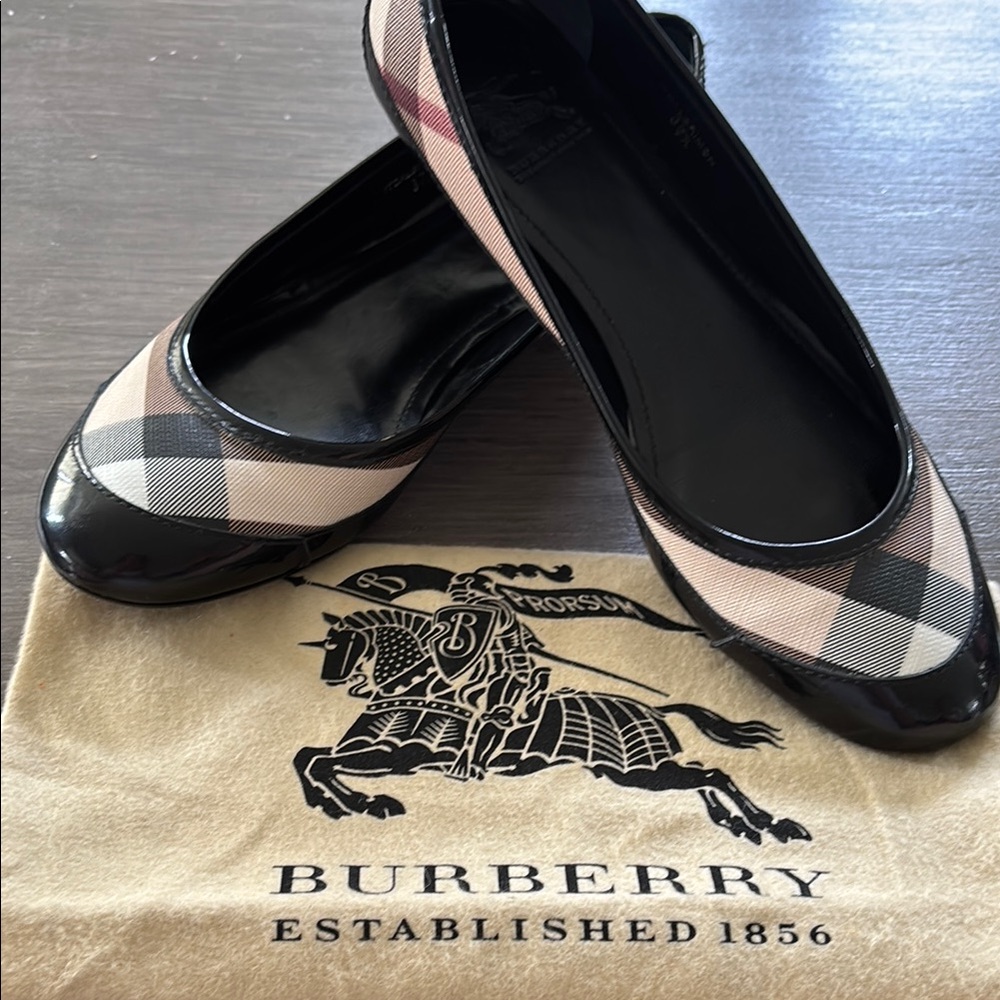 Burberry Black and Cream Flats Iconic Check Design